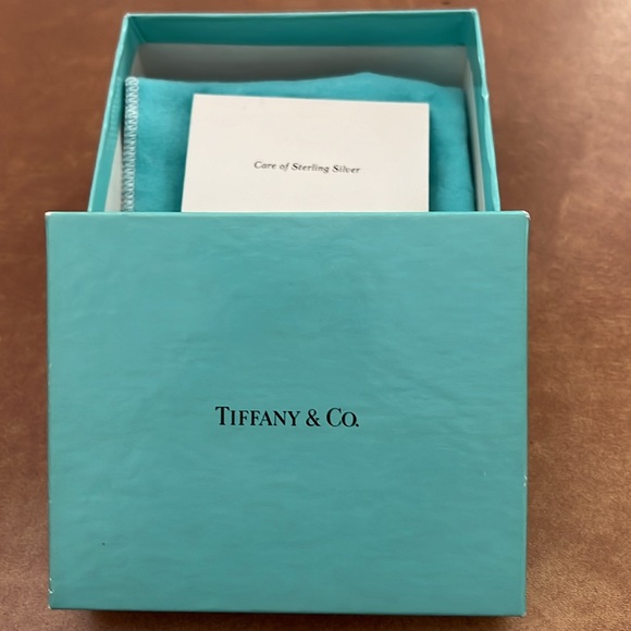 Tiffany & Co. gift box with dust bag and care card - Picture 2 of 6